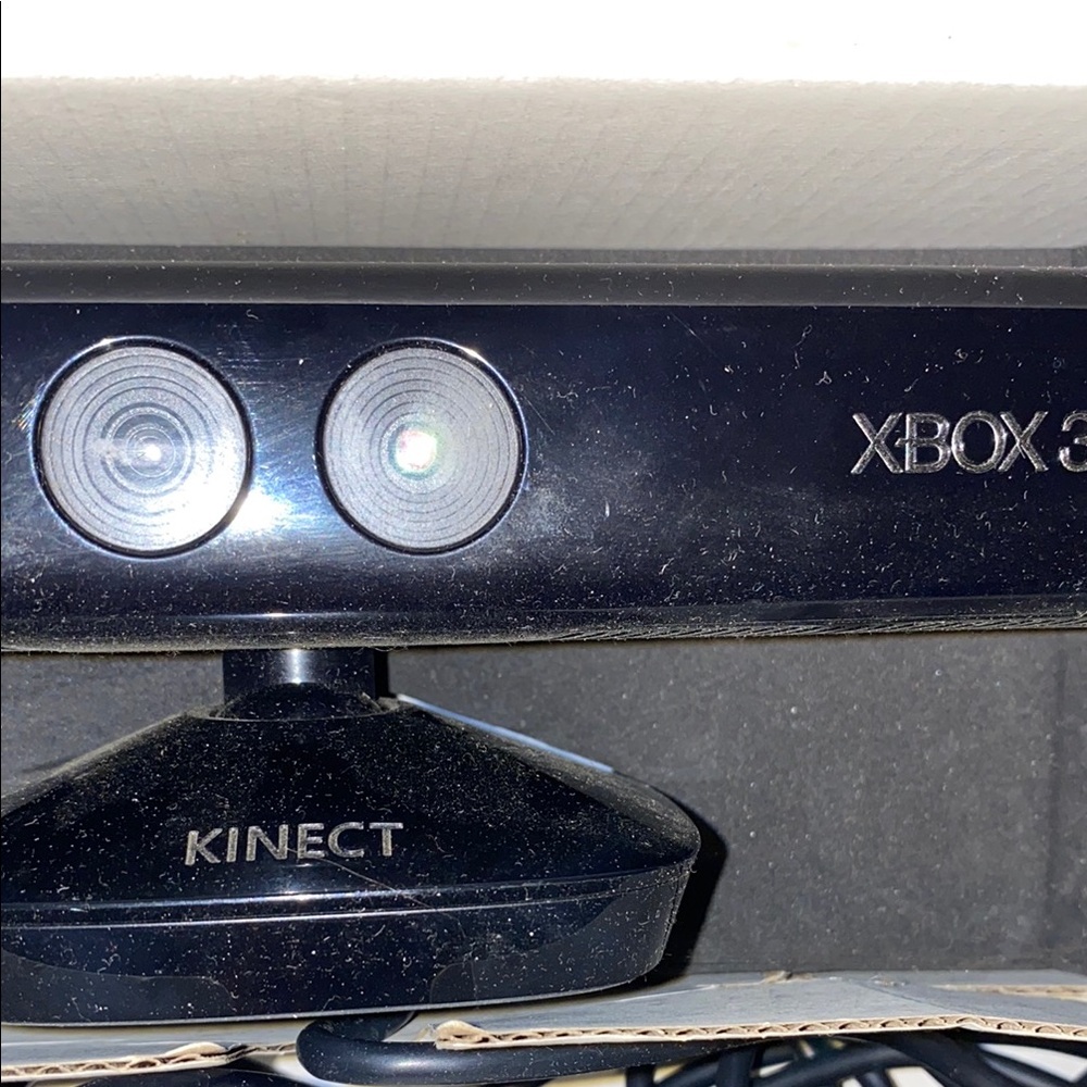 Xbox 360 Kinect Sensor - Picture 3 of 3